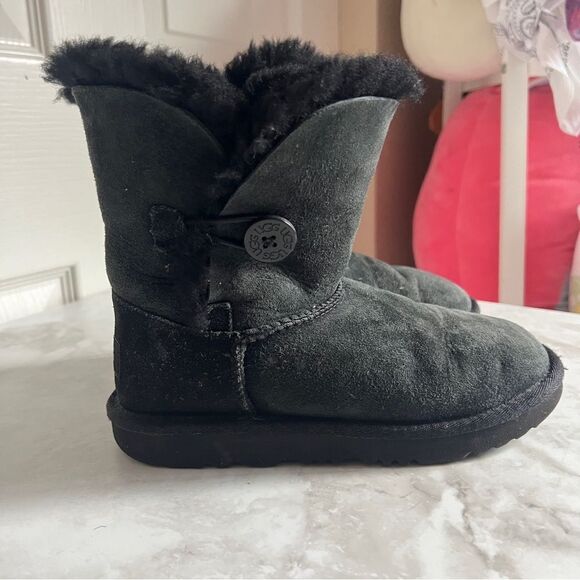 UGG Kid’s Button Bailey Boots - Picture 3 of 7